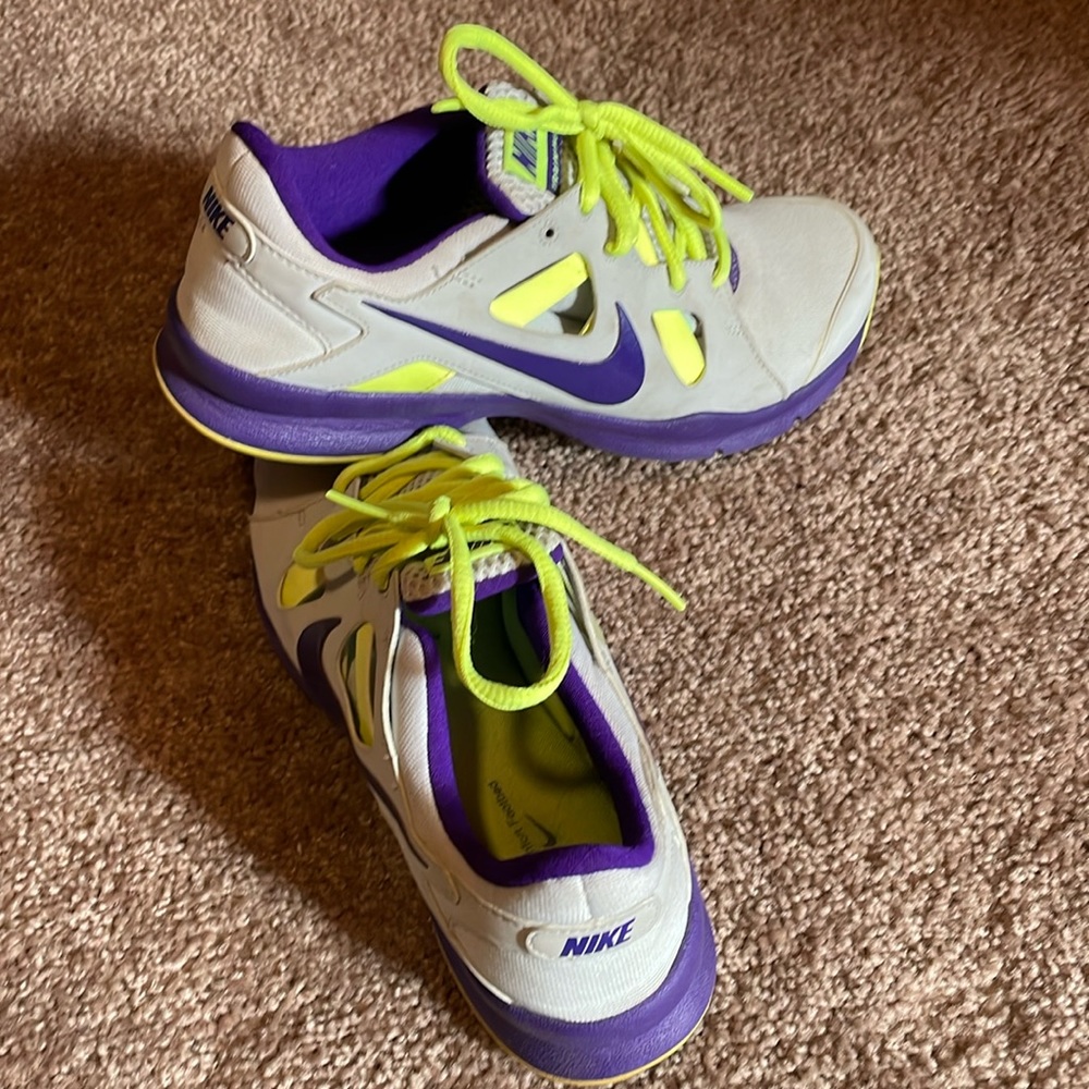 Woman’s Nike tennis shoe neon purple size 8